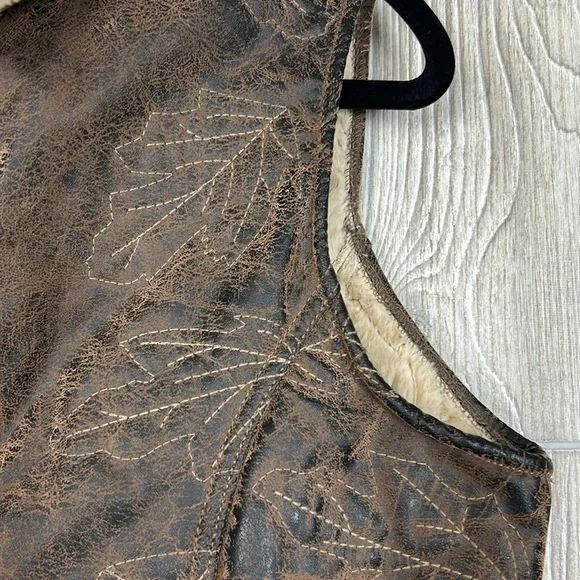 Woolrich Saddle Brown Leaf Embroidered Faux Leather Faux Fur Lined Vest Sz M - Picture 4 of 14